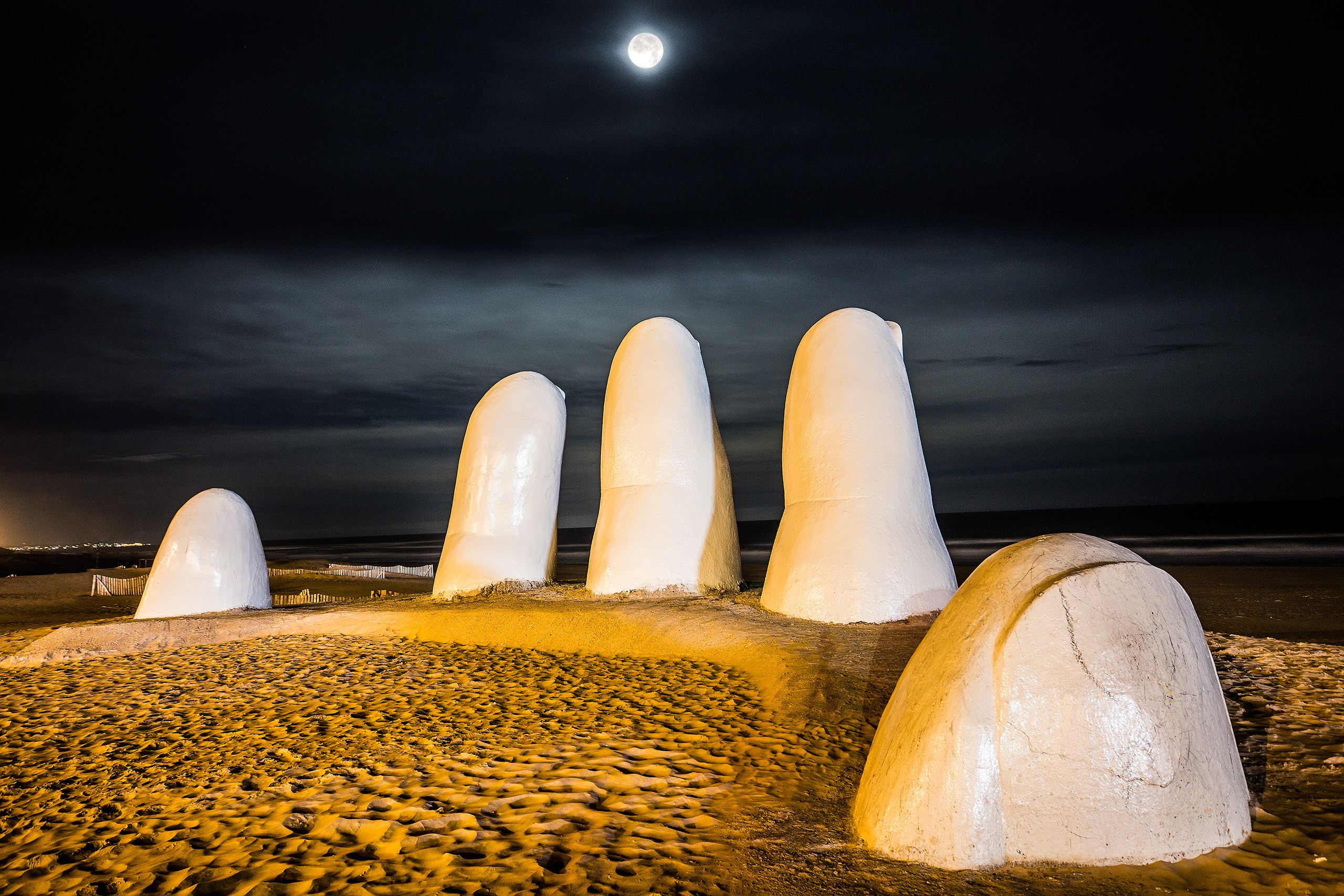 the_hand_281445516439829_28229