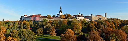Tallinn_Toompea_Upper_Old_Town_2013