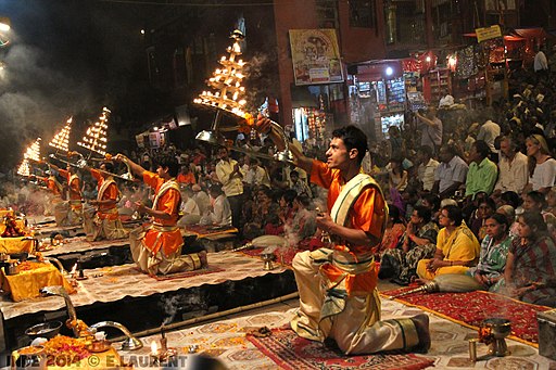512px-Evening_aarti,_Varanasi