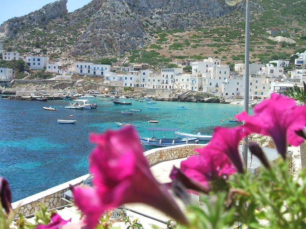 Levanzo_island_-_panoramio